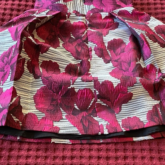NWOT Black Halo,short fit/flared skirt,silky tapestry fabric,Fuchsia floral, 0 - Picture 4 of 8